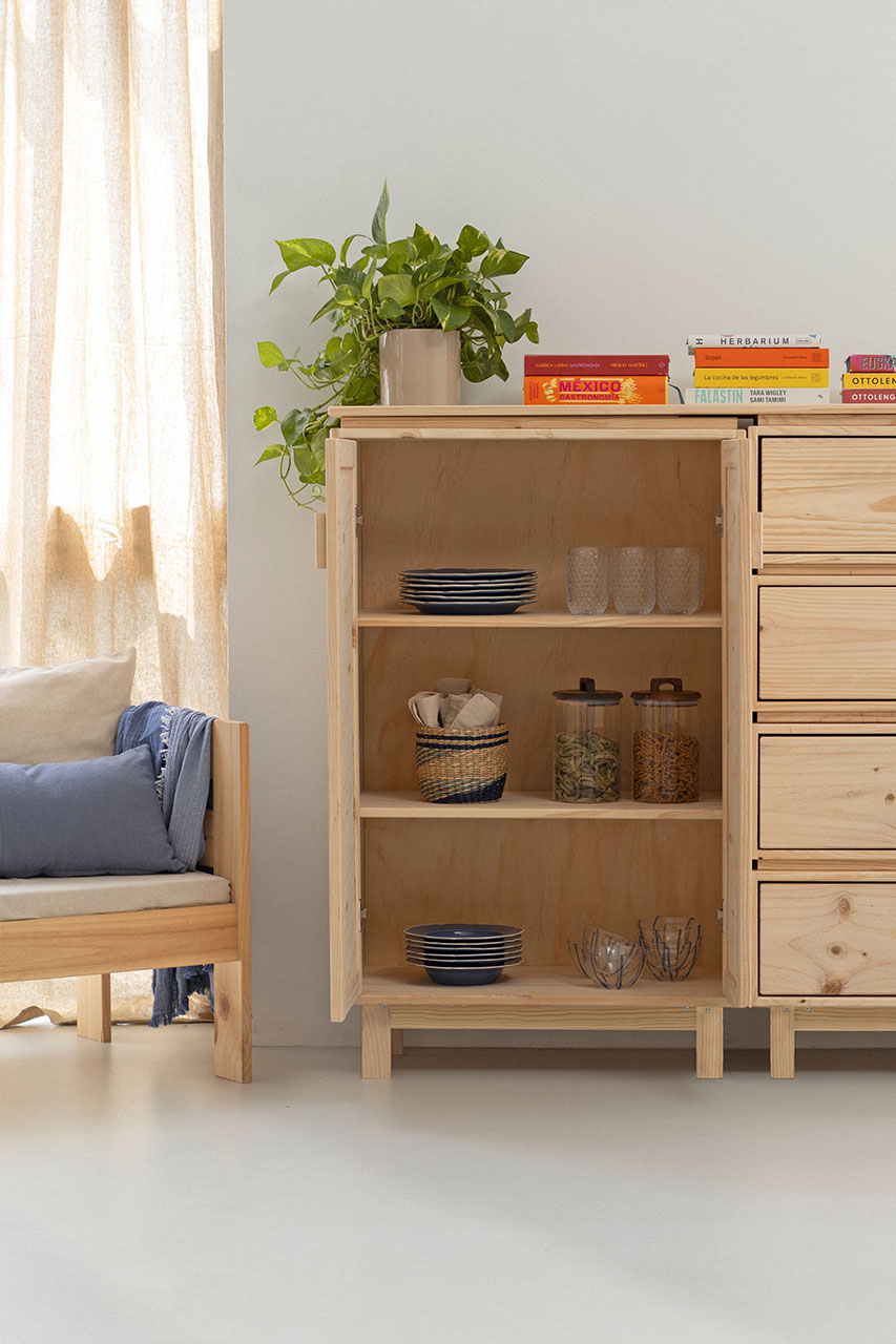 Imagen de ambiente 2 para:Armario aparador con cajones y baldas de madera natural